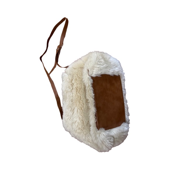 Aldo Fun Faux fur purse brass clasp cross body bag - Picture 4 of 6